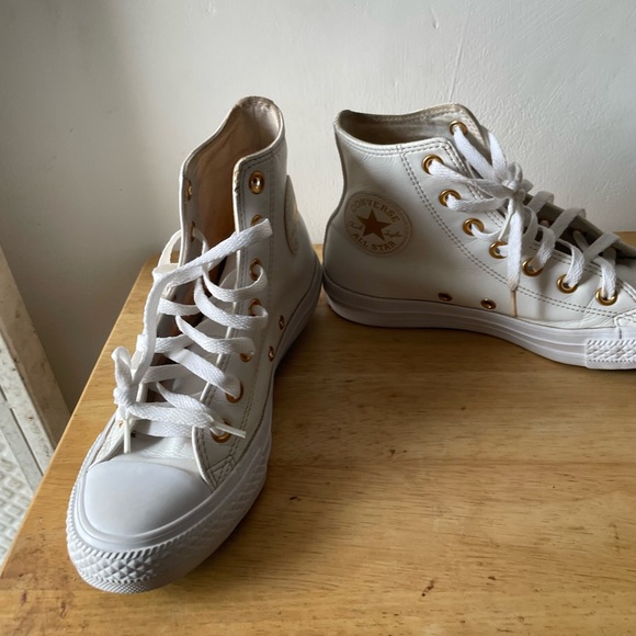 🔥🔥🔥Marked Down from $36 - $14🔥🔥🔥Converse Women's White High-Top Sneakers - Picture 8 of 14